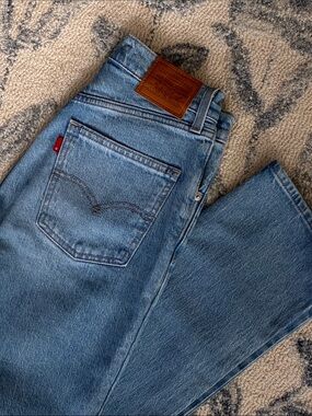 NWOT Levi's Women’s Light Blue 70’s High Slim Straight Leg Jeans - Size 26